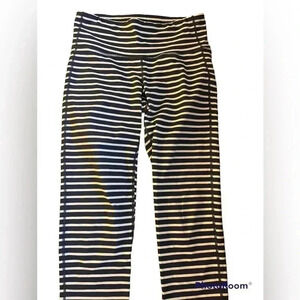 Athleta chaturanga crops, size S